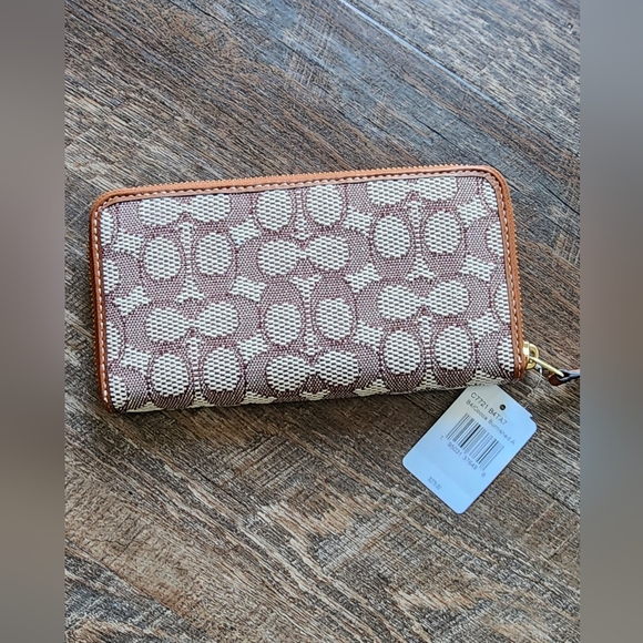 COACH Accordion Zip Wallet - Picture 5 of 7